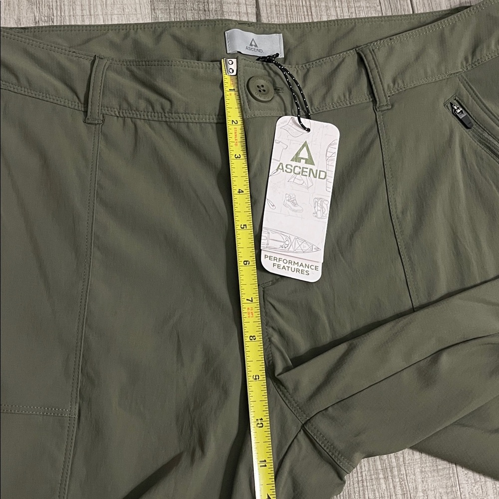 Ascend Women’s Sage Cargo Pants - Picture 8 of 11